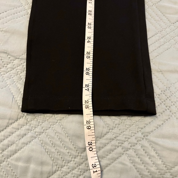 DAVENA Women’s Black Stretchy Capris, LIKE NEW, Size Small - Picture 4 of 6